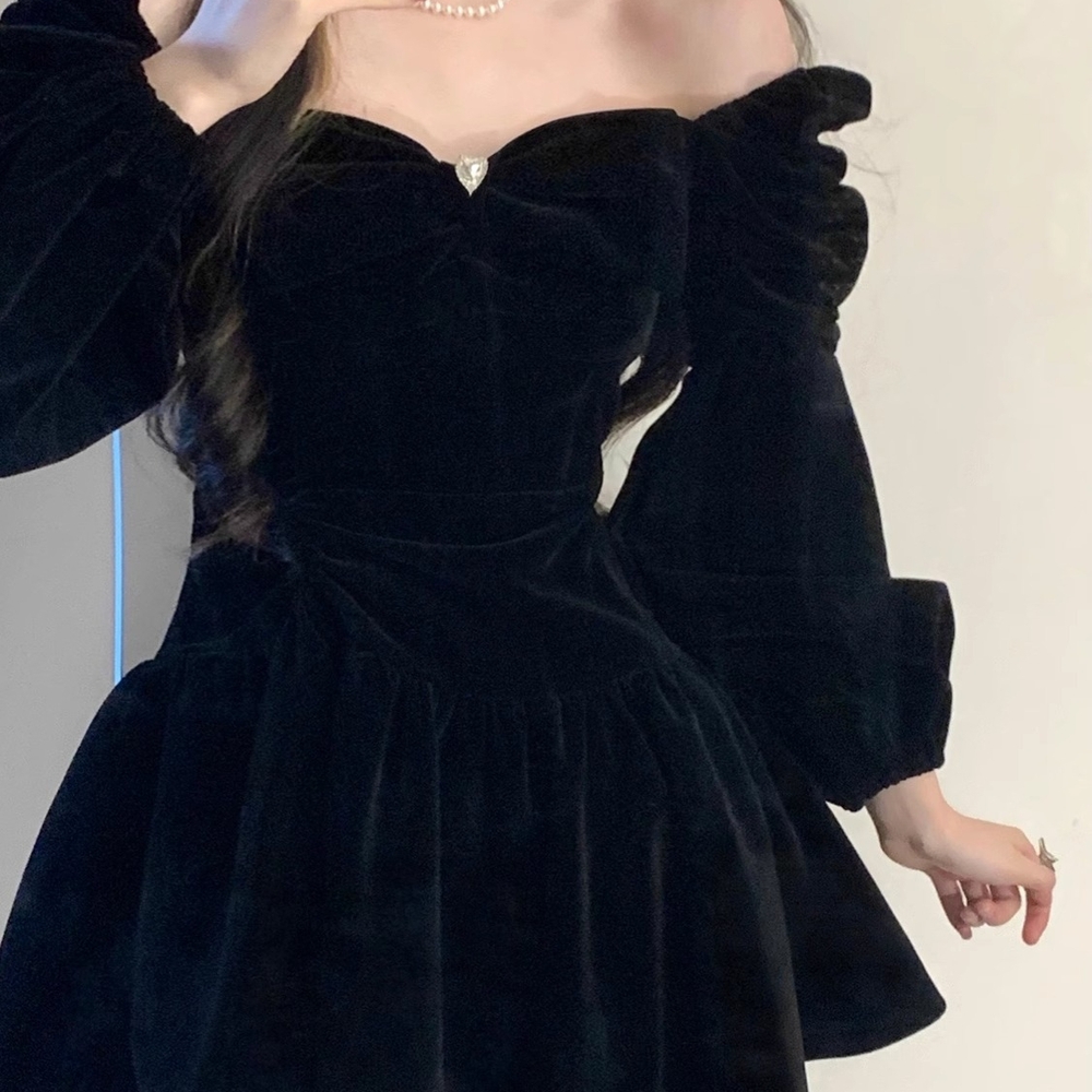 오프숄더 벨벳 미니 드레스 블랙 브라이덜샤워 피로연 파티룩 연주회 연주복 셀프웨딩 유색 - 상세 이미지 2
