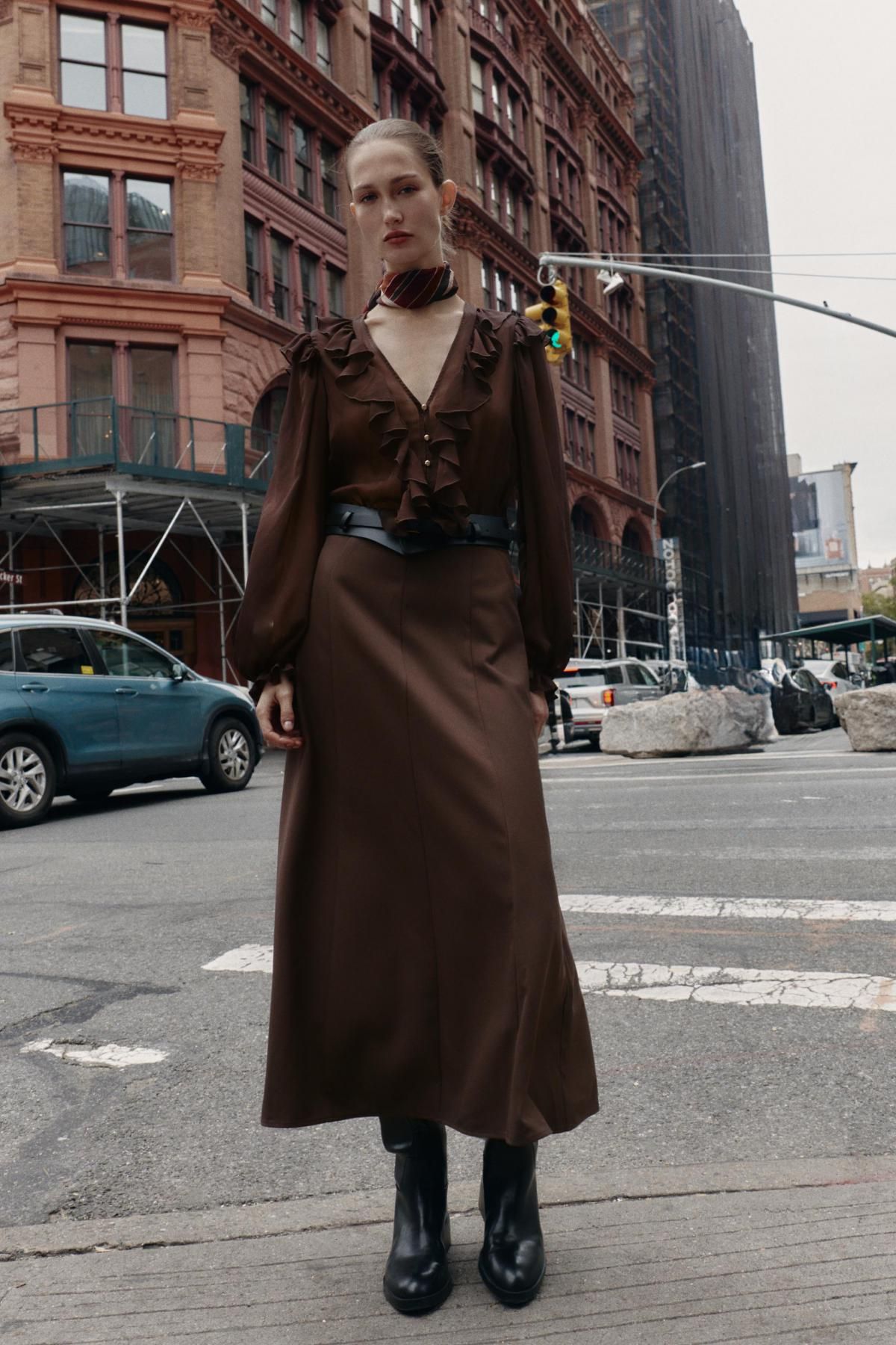 자라 러플 브이넥 벨트 미디 원피스 8372/021 BROWN - 상세 이미지 2
