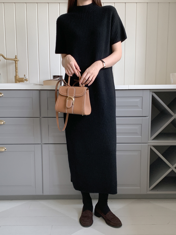 루즈핏 야크 울 홀가먼트 H라인 반목 터틀넥 원피스 반팔 여성 겨울 니트 롱 원피스