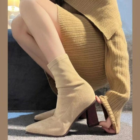 [해외]스웨이드 슬립온 부츠 슬림핏 청키힐 엘라스틱 부츠 살구색 7cm 34
