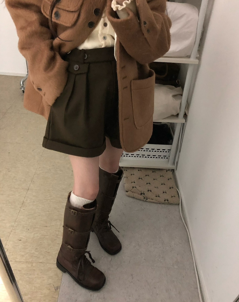 워든 여성 하이웨스트 겨울 카브라 투턱 반바지 팬츠 - 상세 이미지 2
