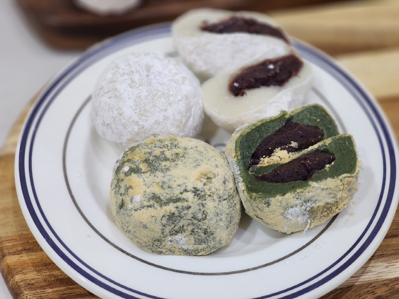국내산 찹쌀로 만든 왕찹쌀떡 콩쑥개떡 세트 총12개입 이미지 7