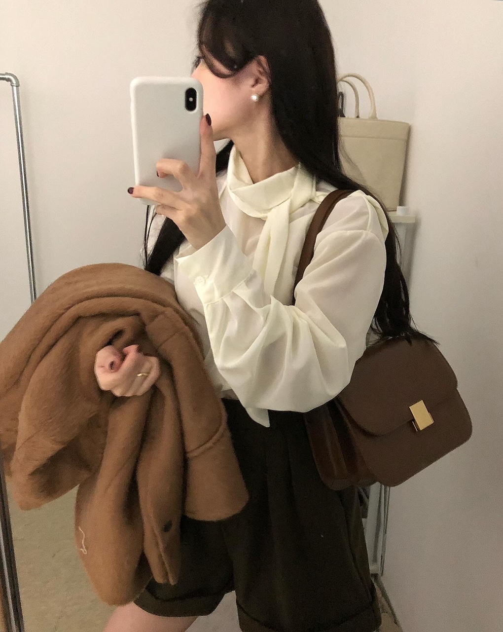 라올 여성 겨울 레이어드 이너 오버핏 루즈핏 연말룩 타이 블라우스 - 상세 이미지 2