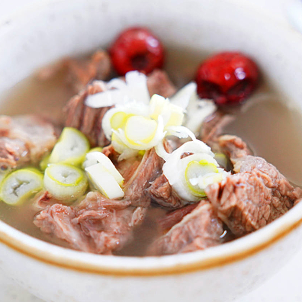 [센터합배송]고기폭탄 뼈없는 순살갈비탕 550g/고기2배 아이아침 특갈비탕 대파넣은 이미지 4