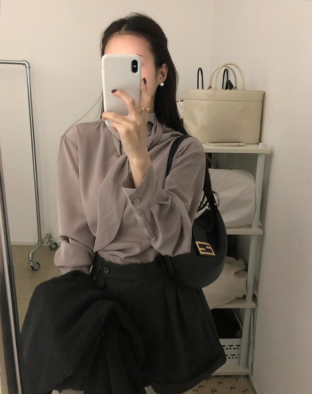 라올 여성 겨울 레이어드 이너 오버핏 루즈핏 연말룩 타이 블라우스 - 상품 이미지