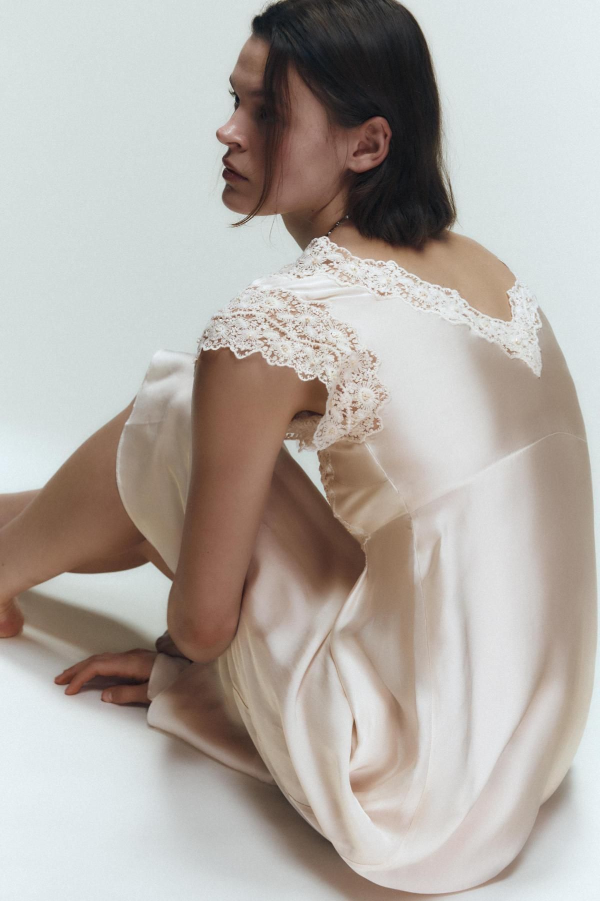 자라 페미닌 새틴 레이스 미디 원피스 5358/600 OYSTER-WHITE - 상세 이미지 4
