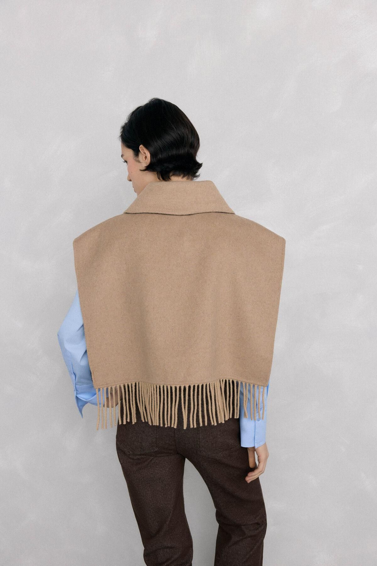 페드로 델 이에로 리버서블 프린지 울 숏 케이프 베스트 4962475 BEIGE - 상세 이미지 4