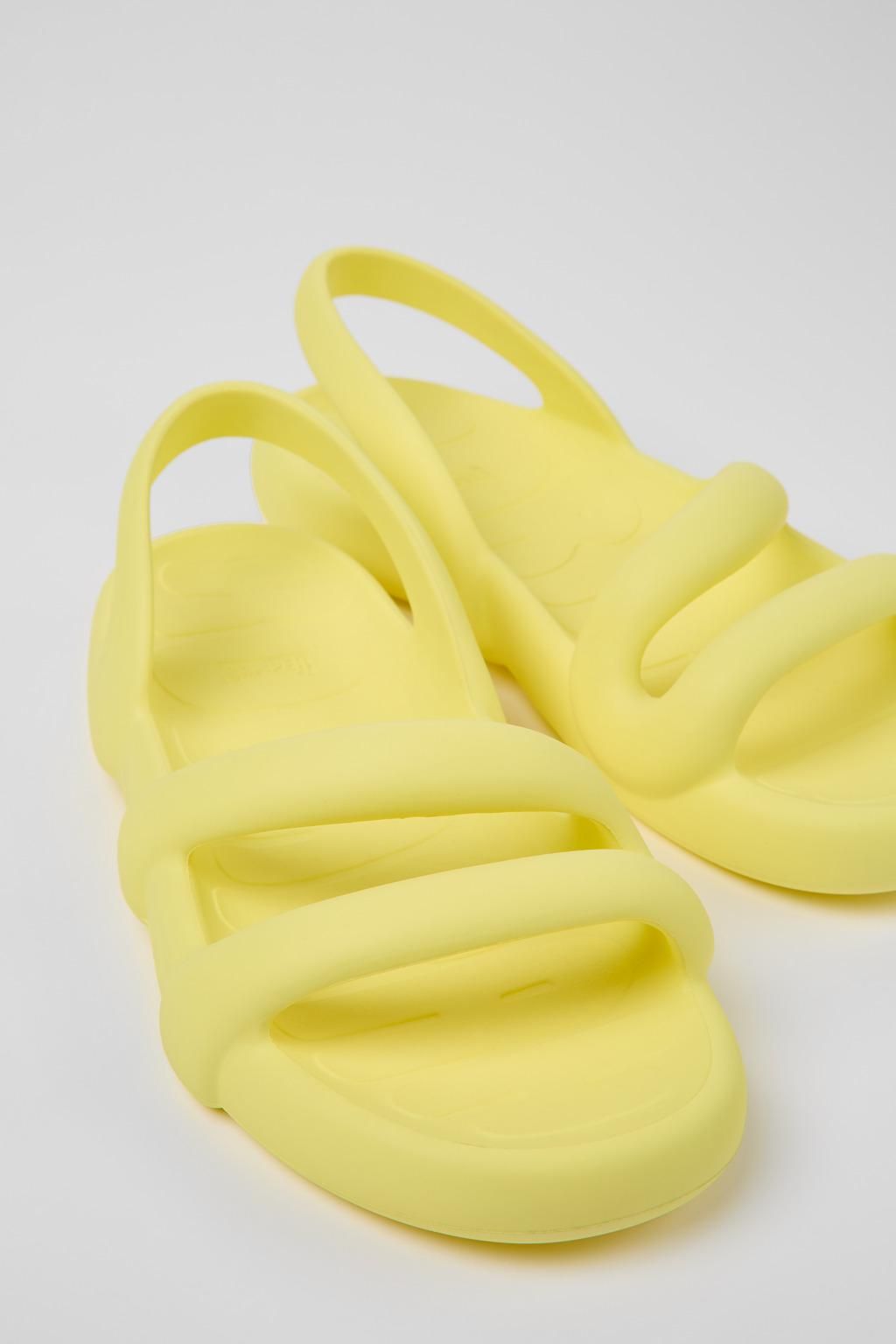 캠퍼 남녀공용 옐로우 스트랩 플랫 샌들 Kobarah K100957-002 YELLOW - 상세 이미지 2