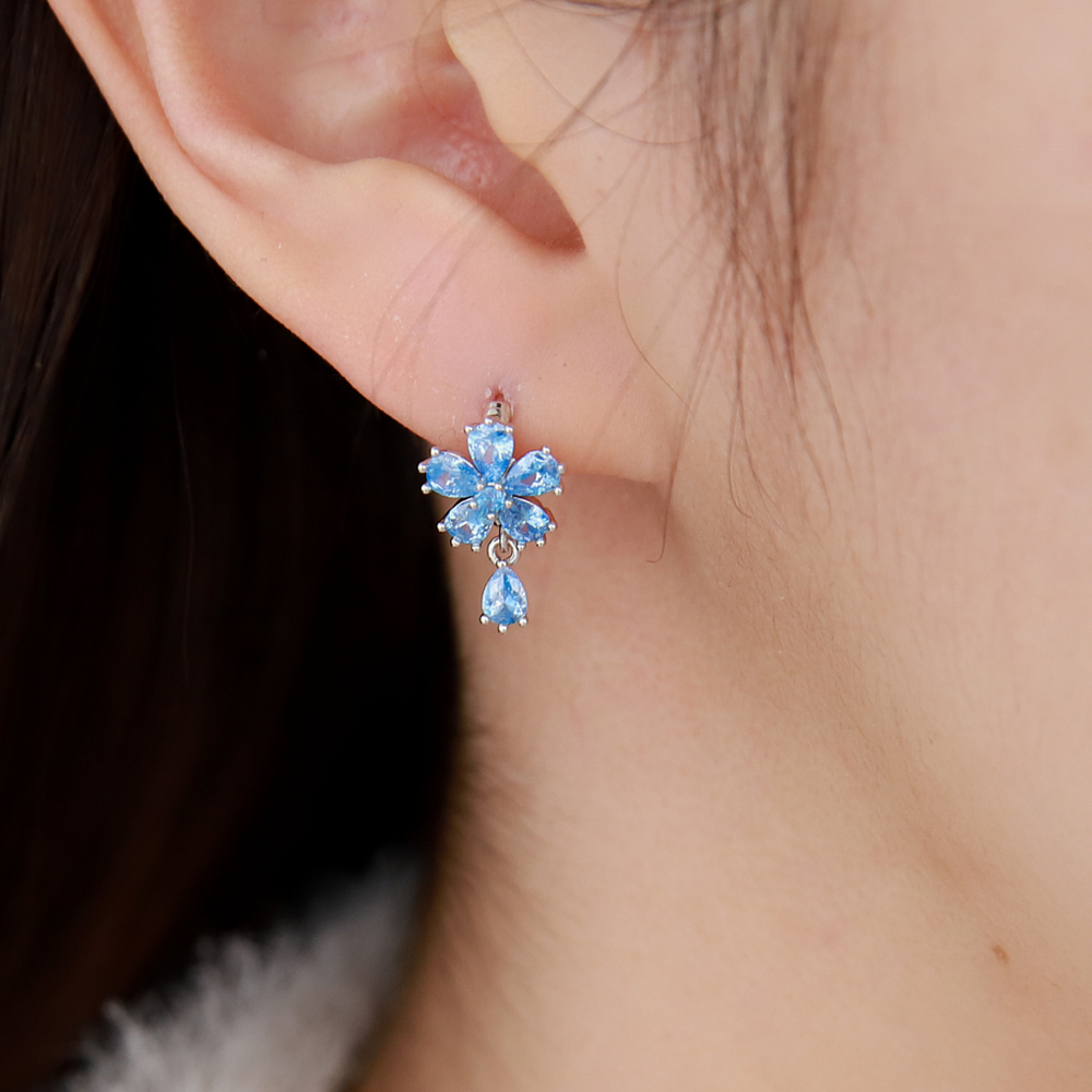 [Color Cubic] 모노그래프 칼리아 여성 주얼리 큐빅 원터치 꽃 핑크 블루 데일리 귀걸이 Blue - 상세 이미지 5