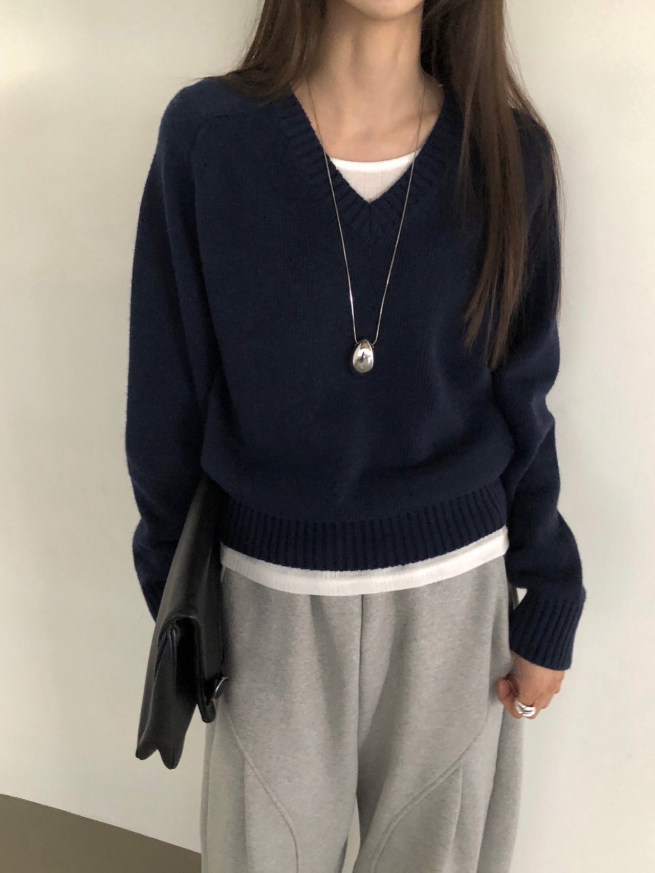 오버무드 울 혼방 베이직 브이넥 캐주얼 기본 니트 4color 제품 이미지