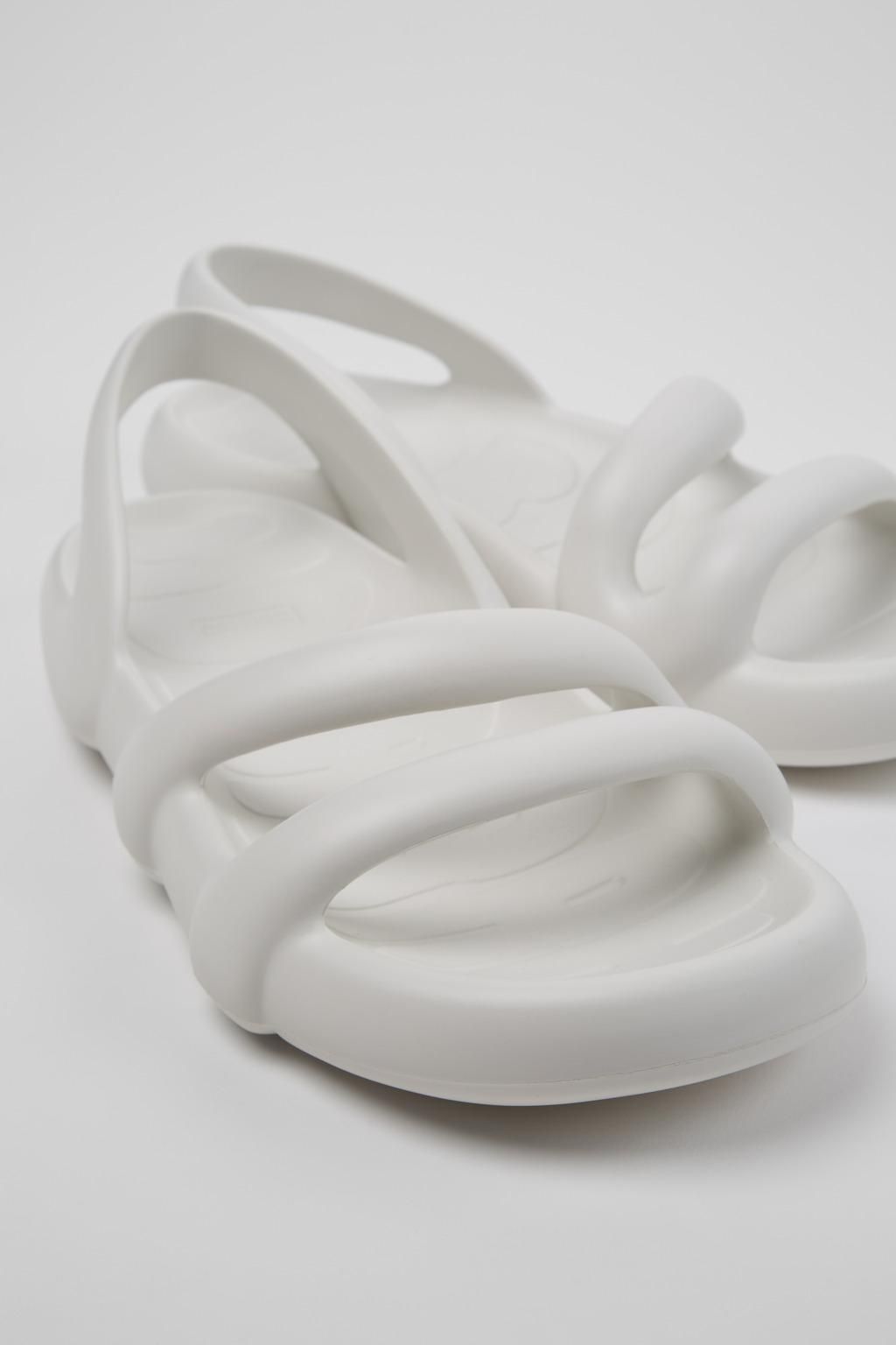 캠퍼 화이트 스트랩 플랫 샌들 Kobarah K100957-013 WHITE - 상세 이미지 2