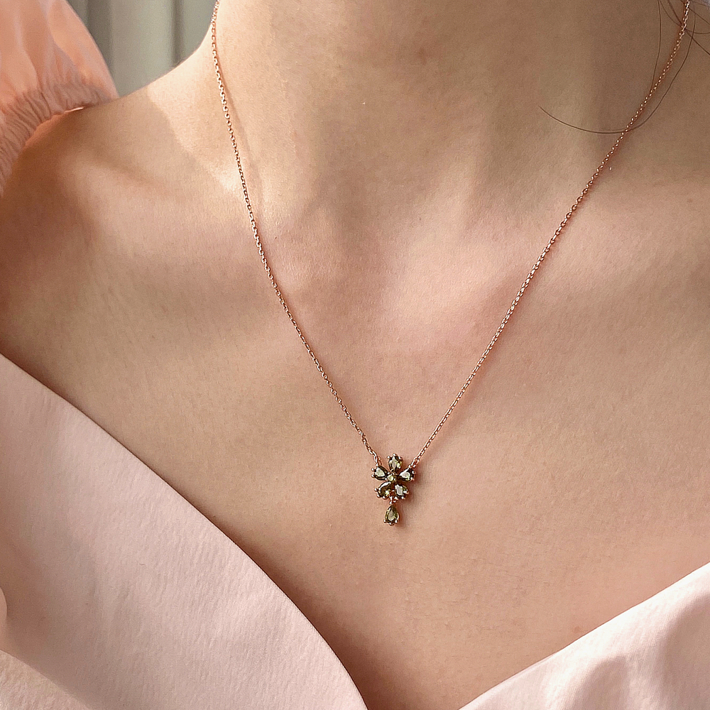 [Color Cubic] 모노그래프 칼리아 여성 주얼리 큐빅 펜던트 꽃 핑크 블루 데일리 목걸이 Peridot 이미지 6