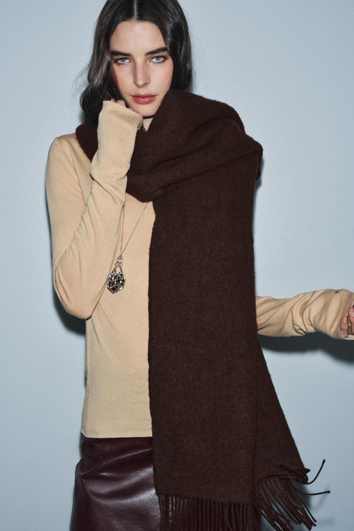 자라 프리미엄 울블렌드 소프트 프린지 머플러 브라운 3920/813 BROWN - 상세 이미지 2