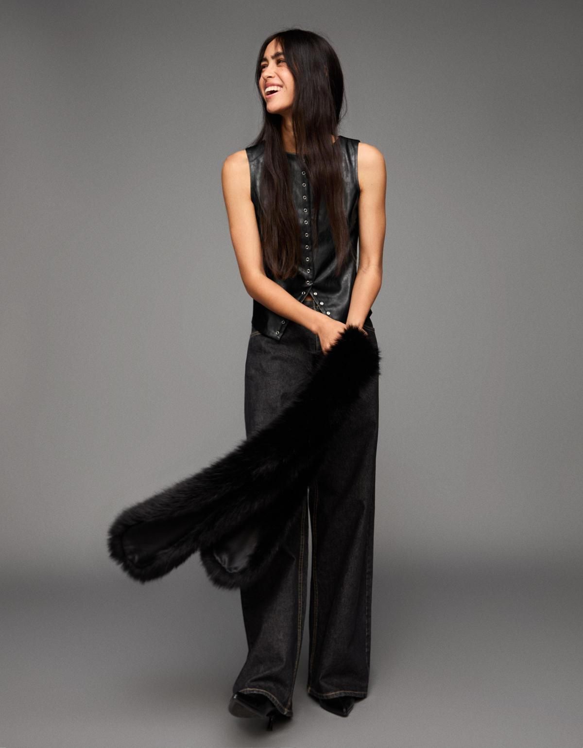 버쉬카 페이크 레더 스터드 슬리브리스 베스트 8815/710 BLACK 이미지 6