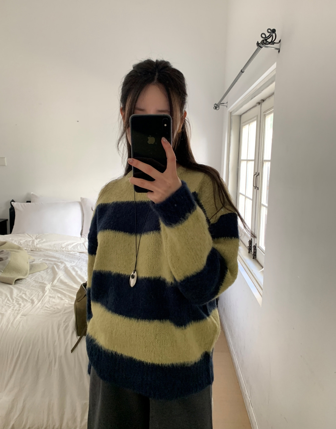 오버무드 겨울 오버핏 스트라이프 줄무늬 럭비 꿀벌 핑크 올리브 라운드넥 니트 2color - 상품 이미지