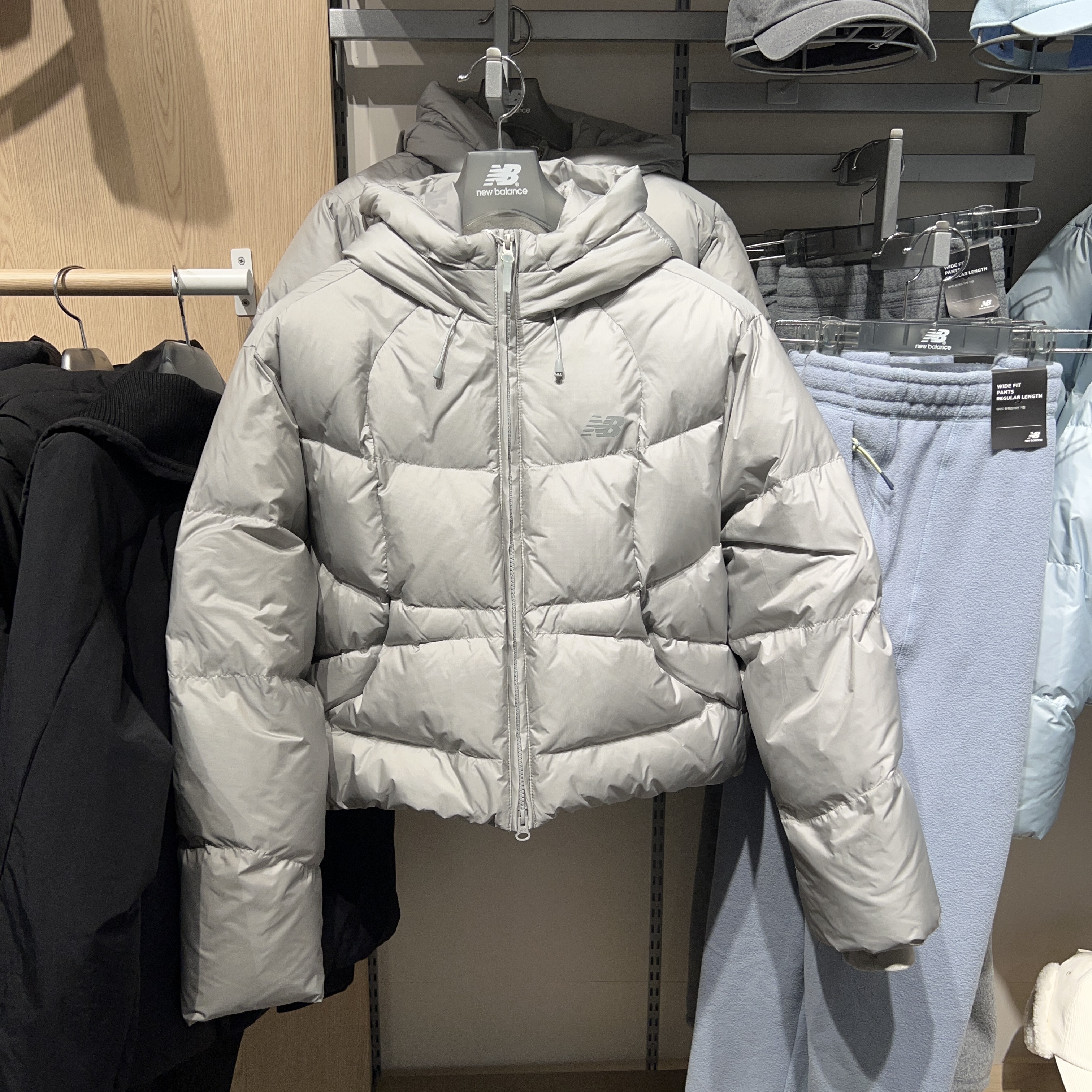 뉴발란스 패딩 여성 구스다운 거위털 후드 숏패딩 - 상품 이미지