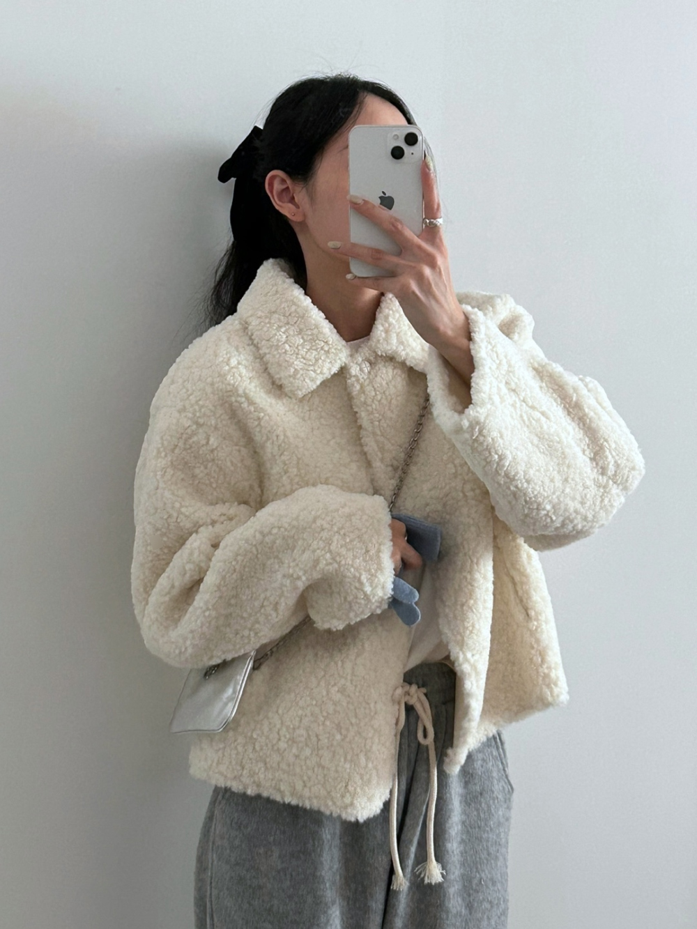 오버무드 양털 카라 러블리 뽀글이 오버핏 겨울 연말 데이트 덤블 숏 자켓 3color - 상품 이미지