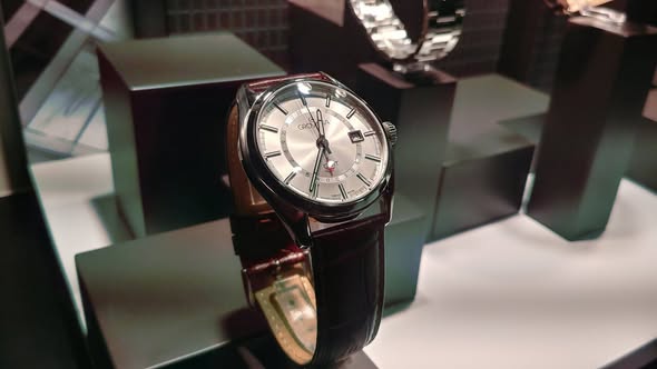 그로바나 세인트 앤드류 스카이 레이더 GMT 골드 화이트 다이얼 가죽 42mm - 상세 이미지 2