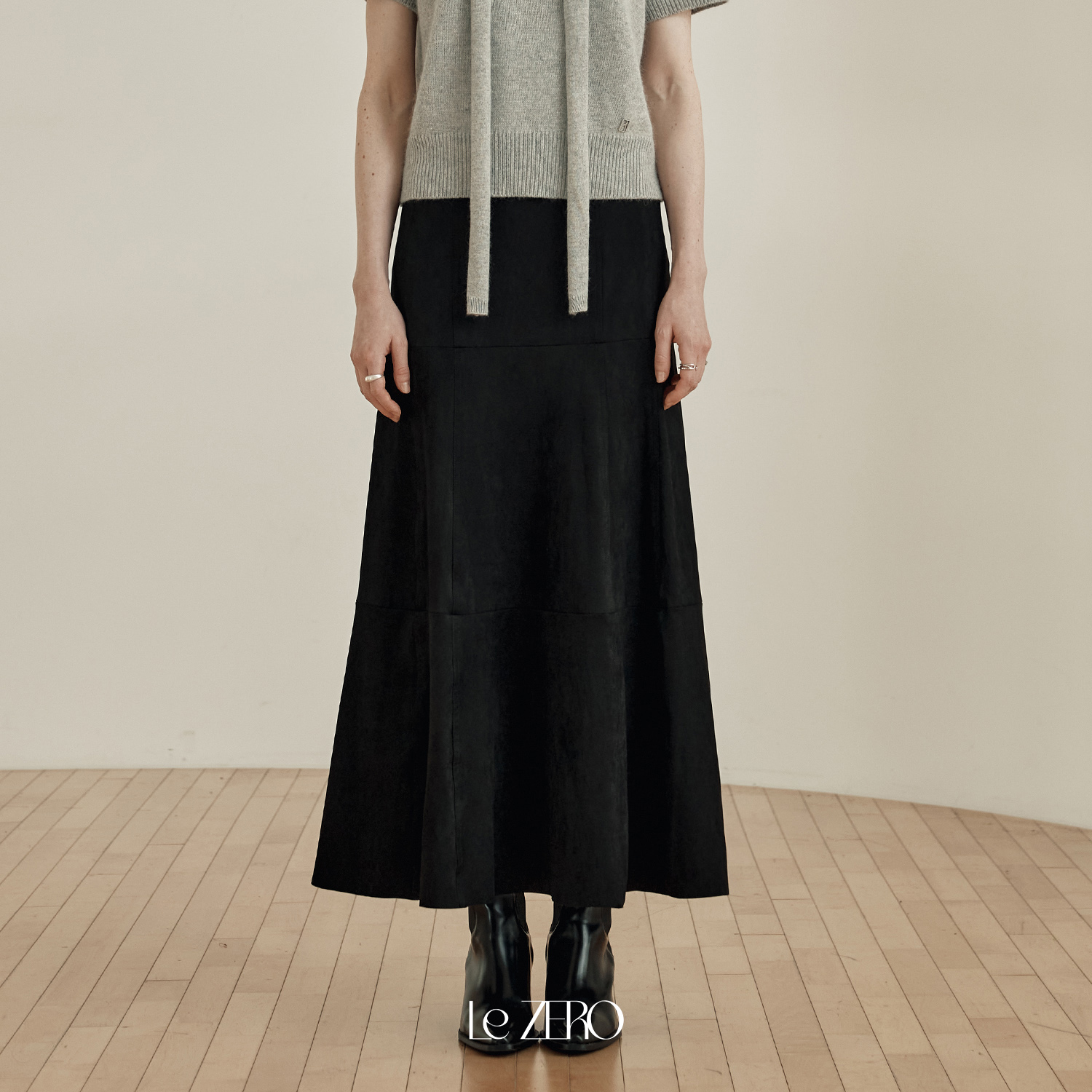 [제로스트릿] 르제로 스웨이드 플레어 스커트 LeZERO SUEDE FLARE SKIRT / BLACK - 상품 이미지