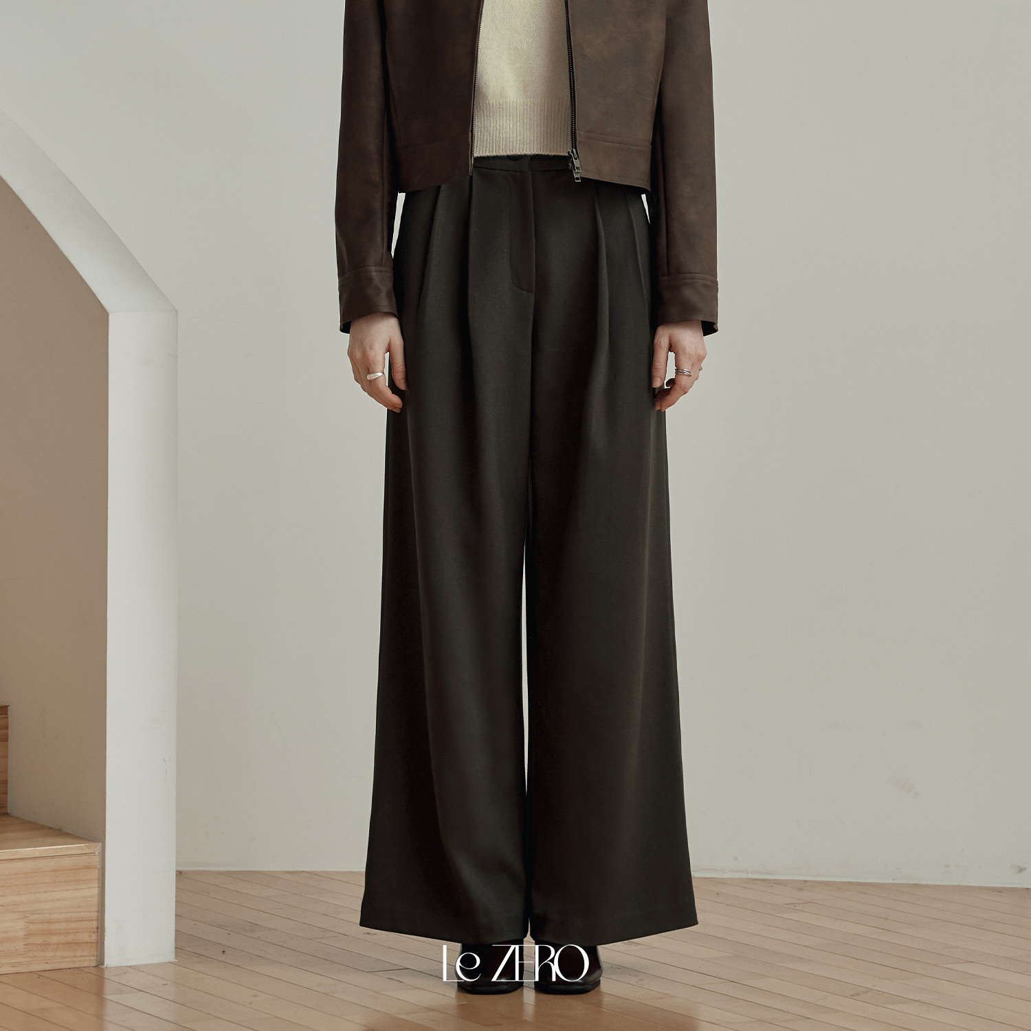 [11/24 예약배송] [제로스트릿] [2컬러] 르제로 더블 핀턱 와이드 슬랙스 LeZERO DOUBLE PINTUCK WIDE SLACKS - 상세 이미지 4