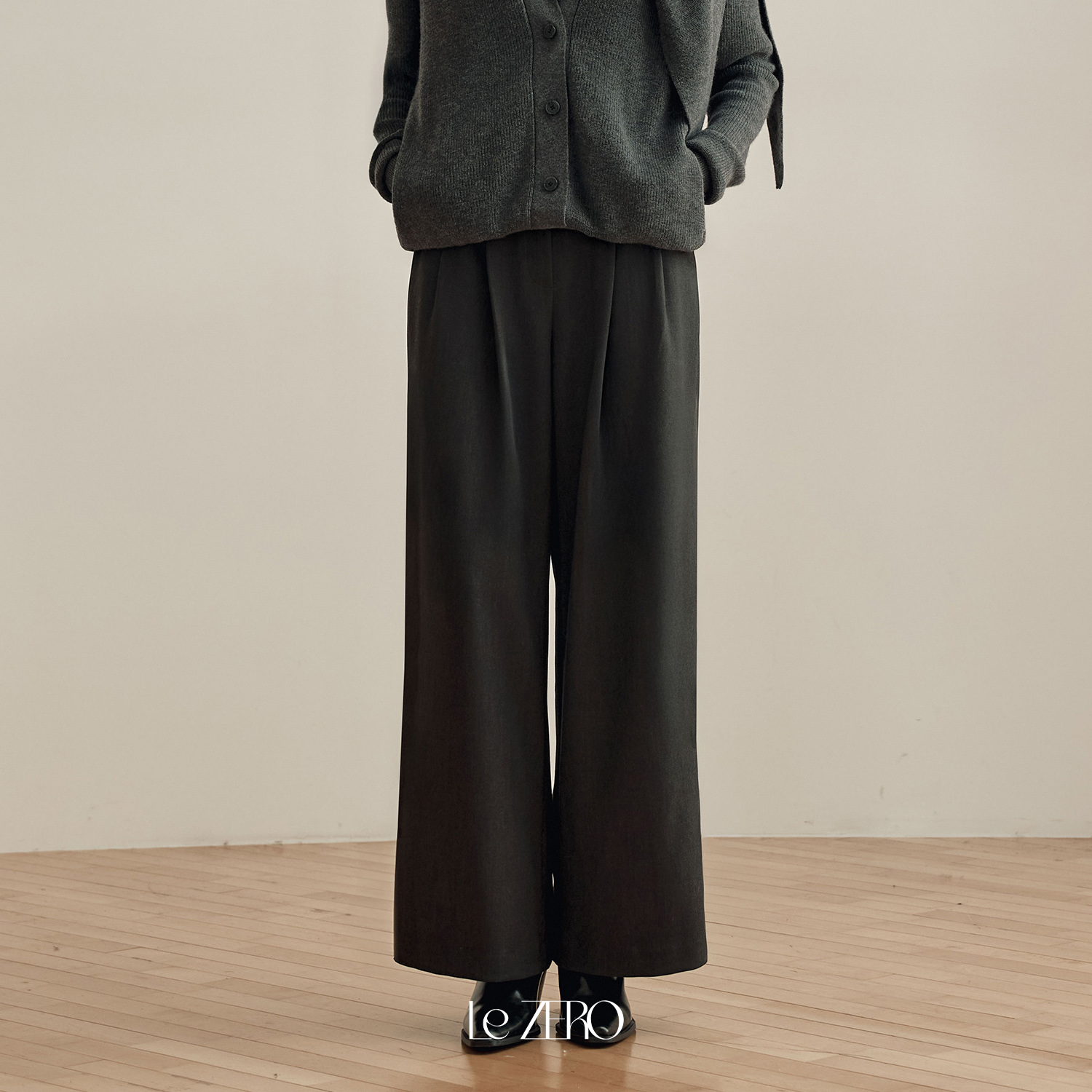 [11/24 예약배송] [제로스트릿] [2컬러] 르제로 더블 핀턱 와이드 슬랙스 LeZERO DOUBLE PINTUCK WIDE SLACKS - 상품 이미지