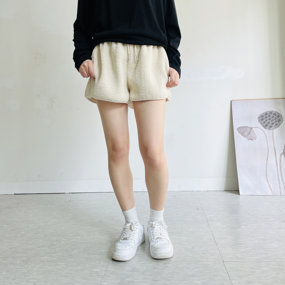 겨울반바지 뽀글이반바지 양털 부클 밴딩 숏 팬츠 - 상품 이미지