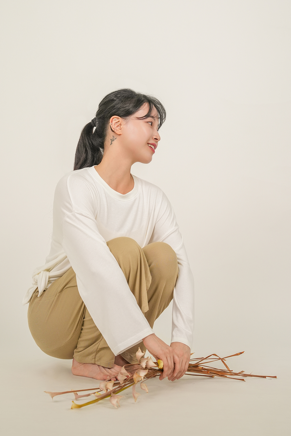 [에스라티] 무지 요가 커버업 티셔츠 편안한 루즈핏 골지 긴팔 요가복 필라테스옷 상의 - 상품 이미지