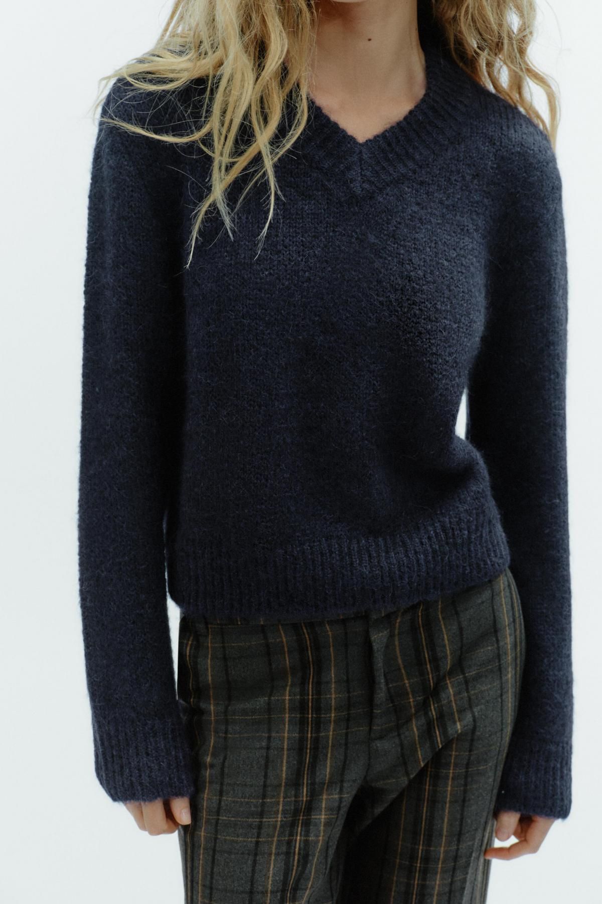 자라 프리미엄 울 알파카 브이넥 니트 스웨터 5755/118 NAVY BLUE - 상세 이미지 4