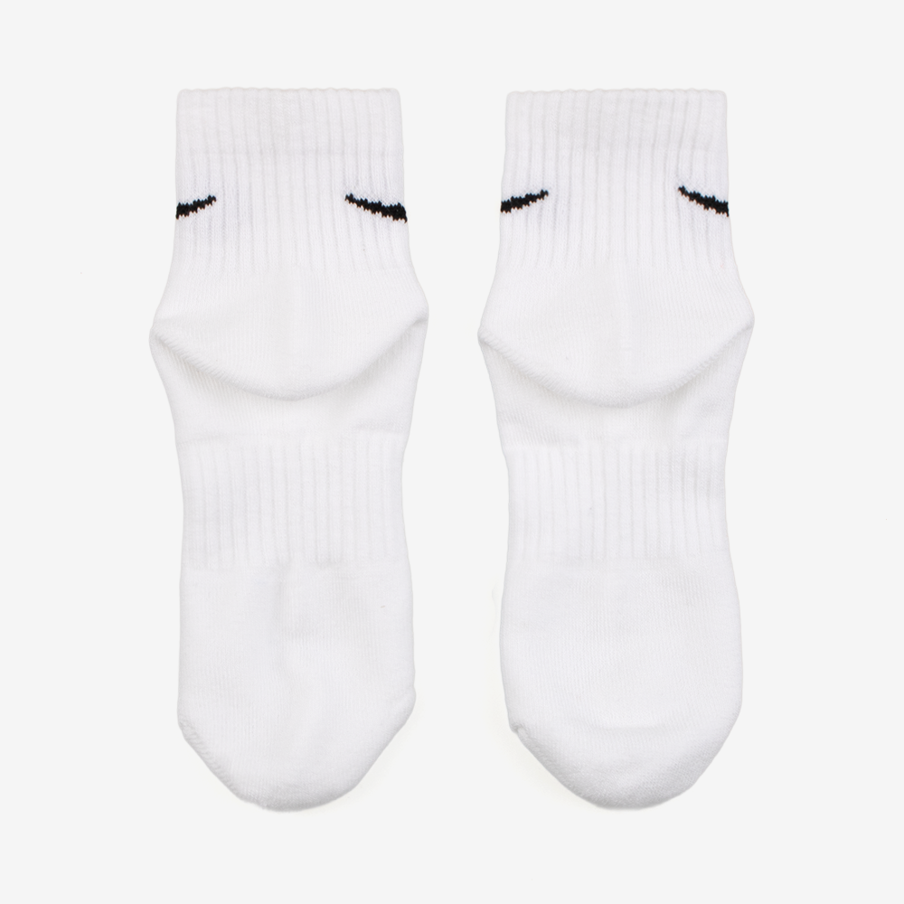 나이키 에브리데이 스우시 중목 양말 3팩 SX7667-100