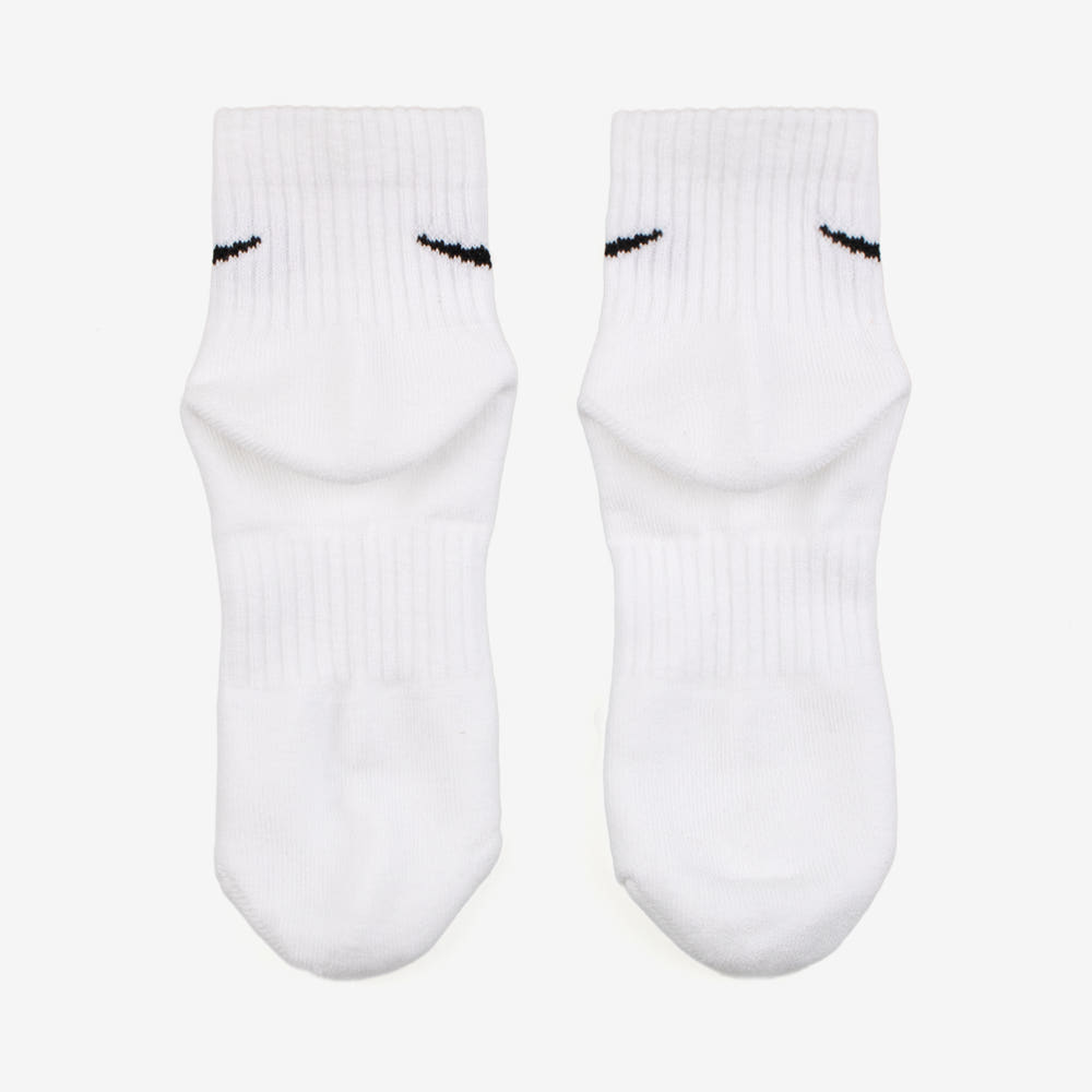 나이키 에브리데이 스우시 중목 양말 3팩
