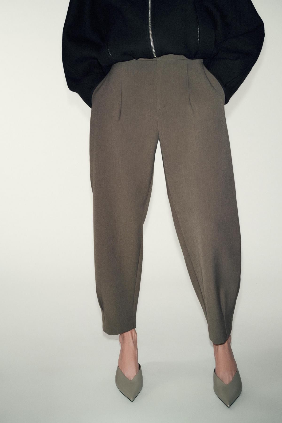 자라 테크니컬 플리츠 캐롯 슬랙스 팬츠 8372/146 LIGHT KHAKI - 메인 이미지