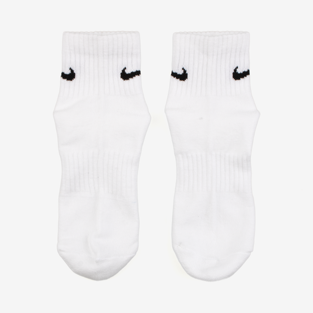 나이키 에브리데이 스우시 중목 양말 3팩 SX7667-100