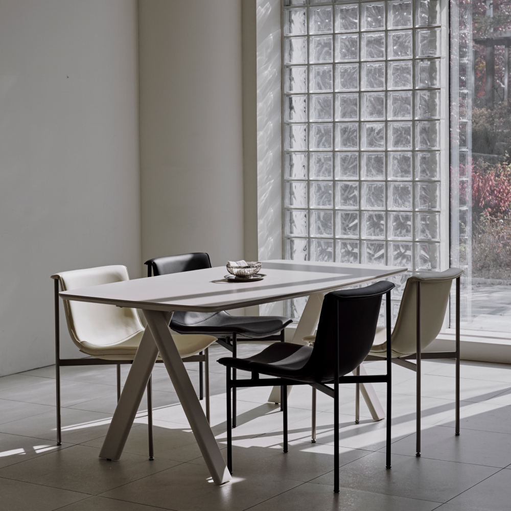 라프 아만 체어 블랙/아이보리 식탁 카페 인테리어 식탁의자