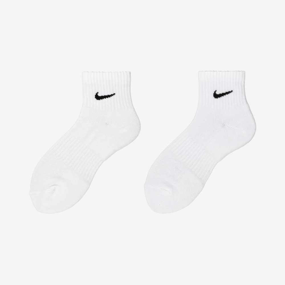 나이키 에브리데이 스우시 중목 양말 3팩 SX7667-100