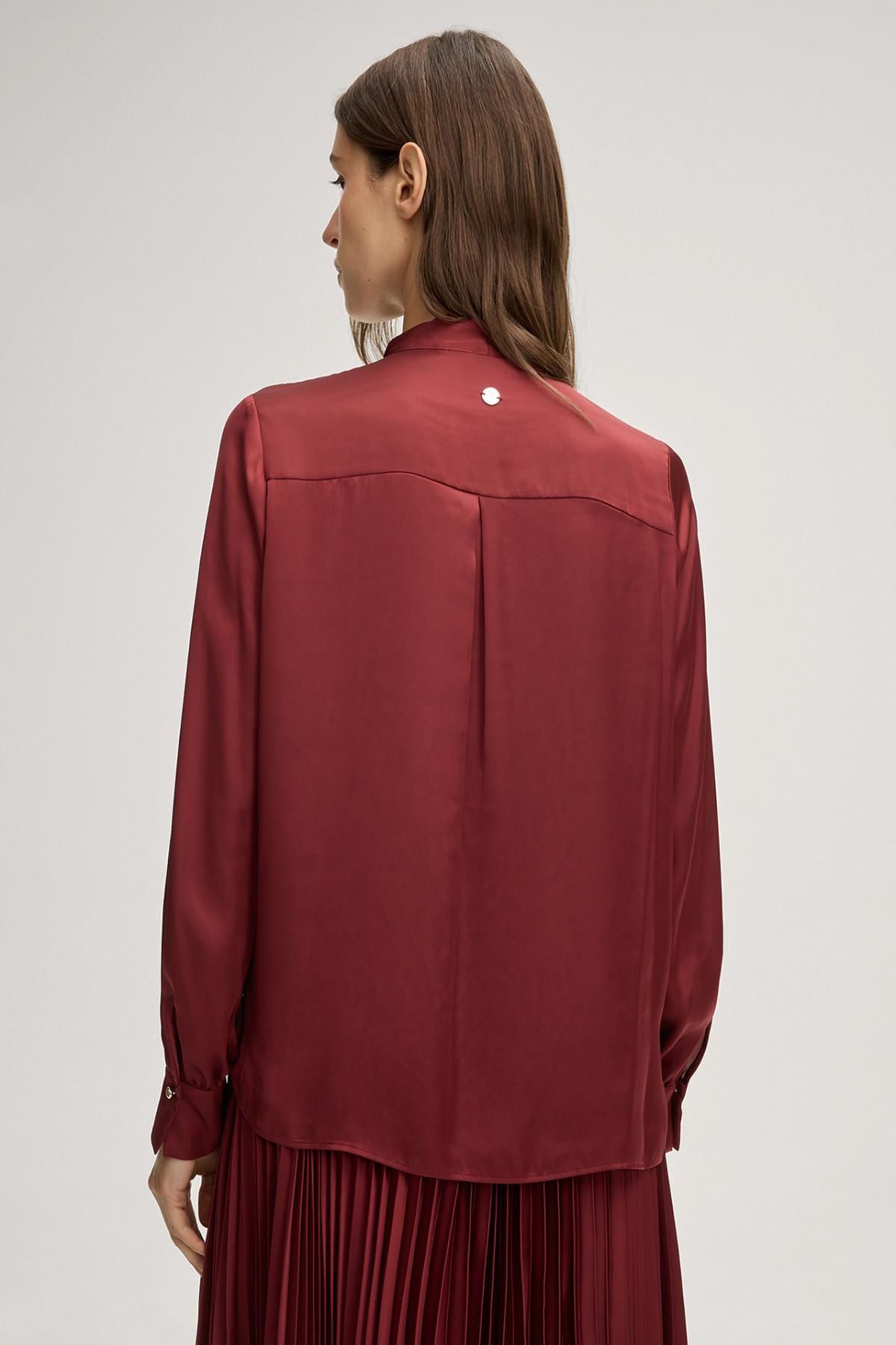윱 버건디 새틴 리본넥 블라우스 30048645-10019211-608 ONE COLOR - 상세 이미지 3