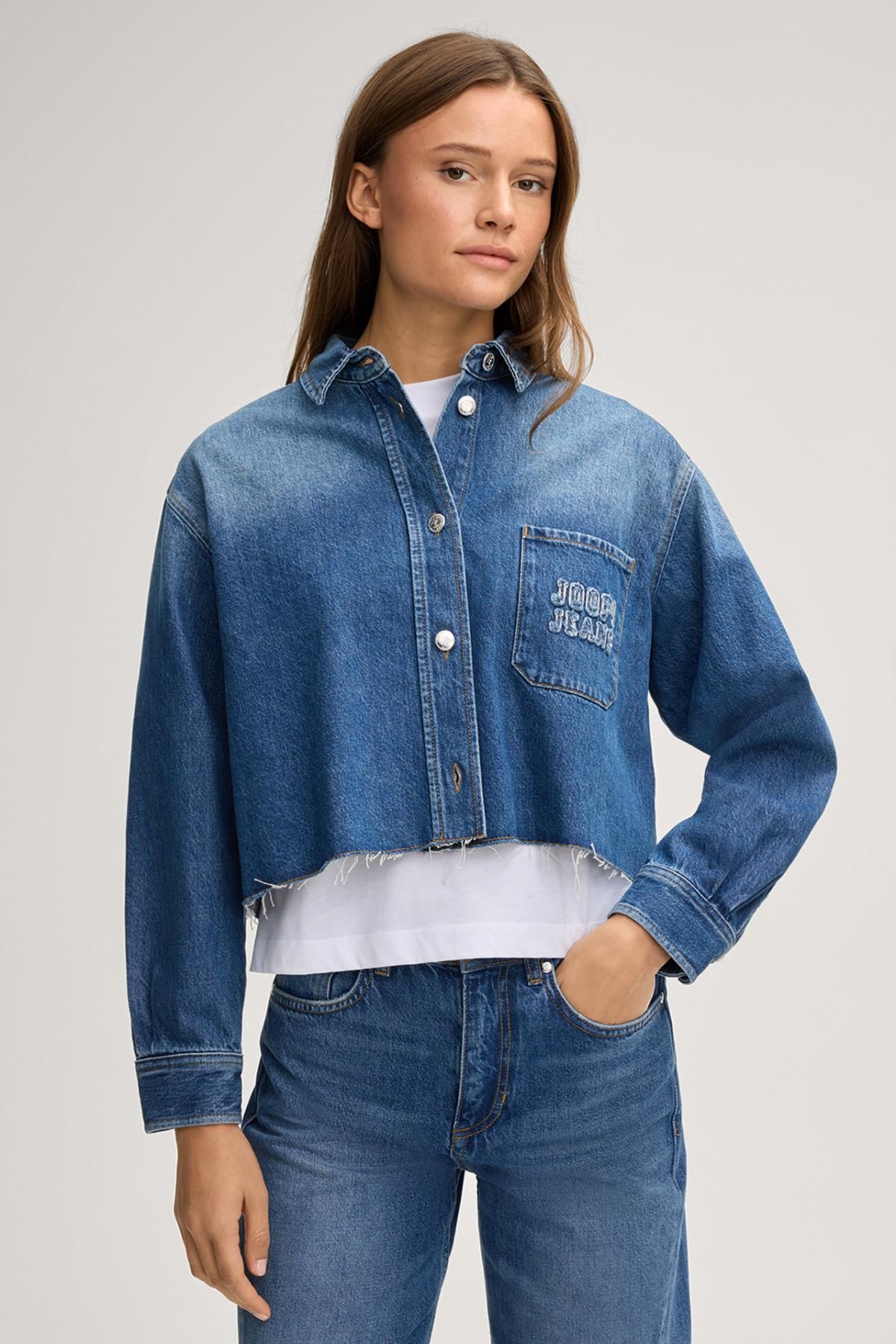 윱 크롭 데님 셔츠 블라우스 30048958-10019647-405 ONE COLOR - 상세 이미지 2
