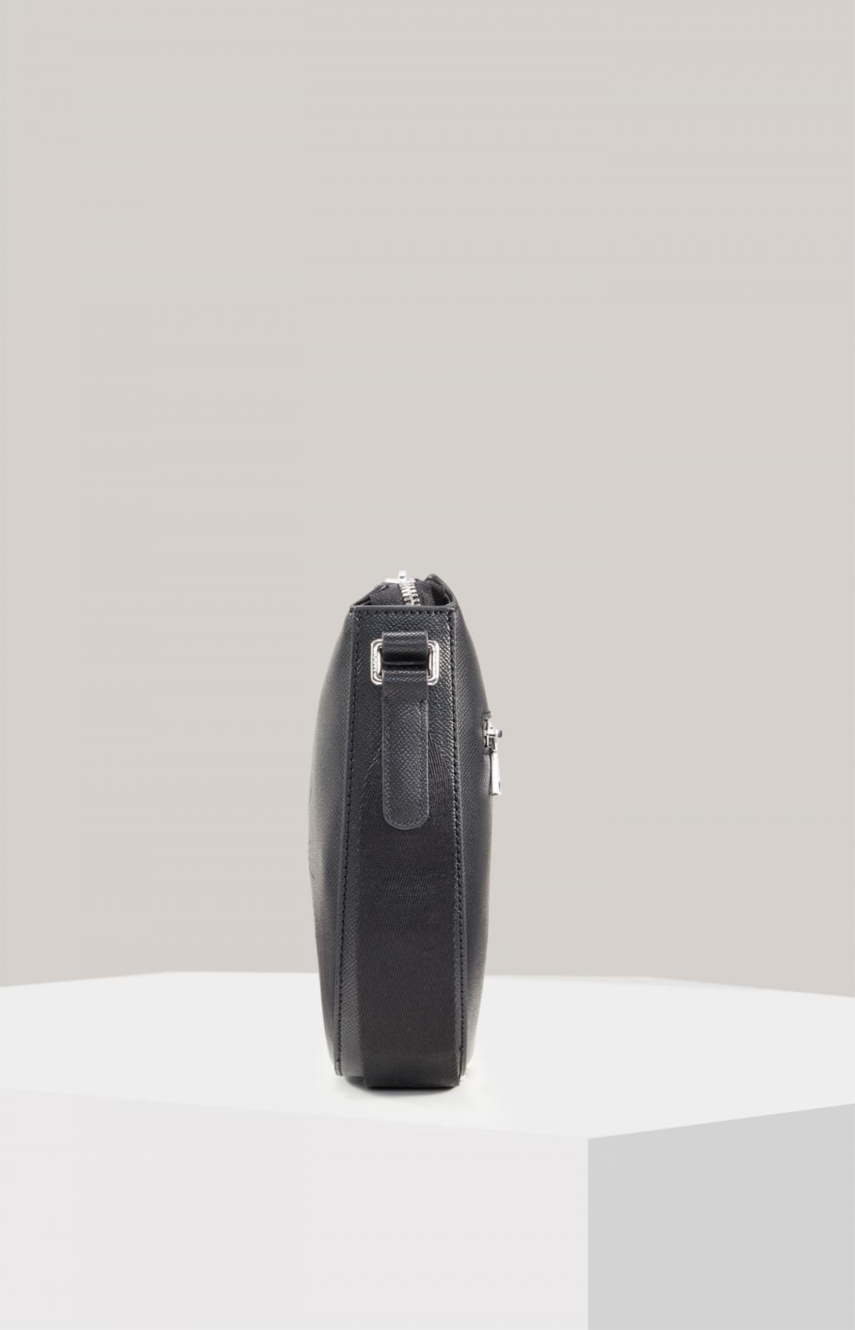 윱 레이저컷 로고 베이직 숄더백 블랙 580004241-4130000602-900 ONE COLOR - 상세 이미지 3