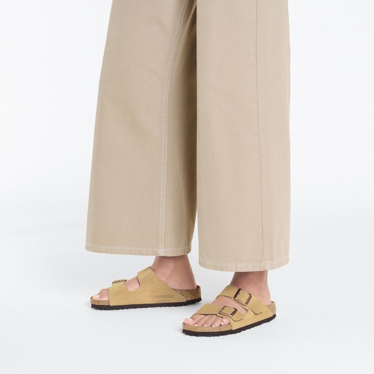 버켄스탁 내추럴 스웨이드 스트랩 샌들 Arizona 1026190/1026174 LATTE CREAM - 상세 이미지 3