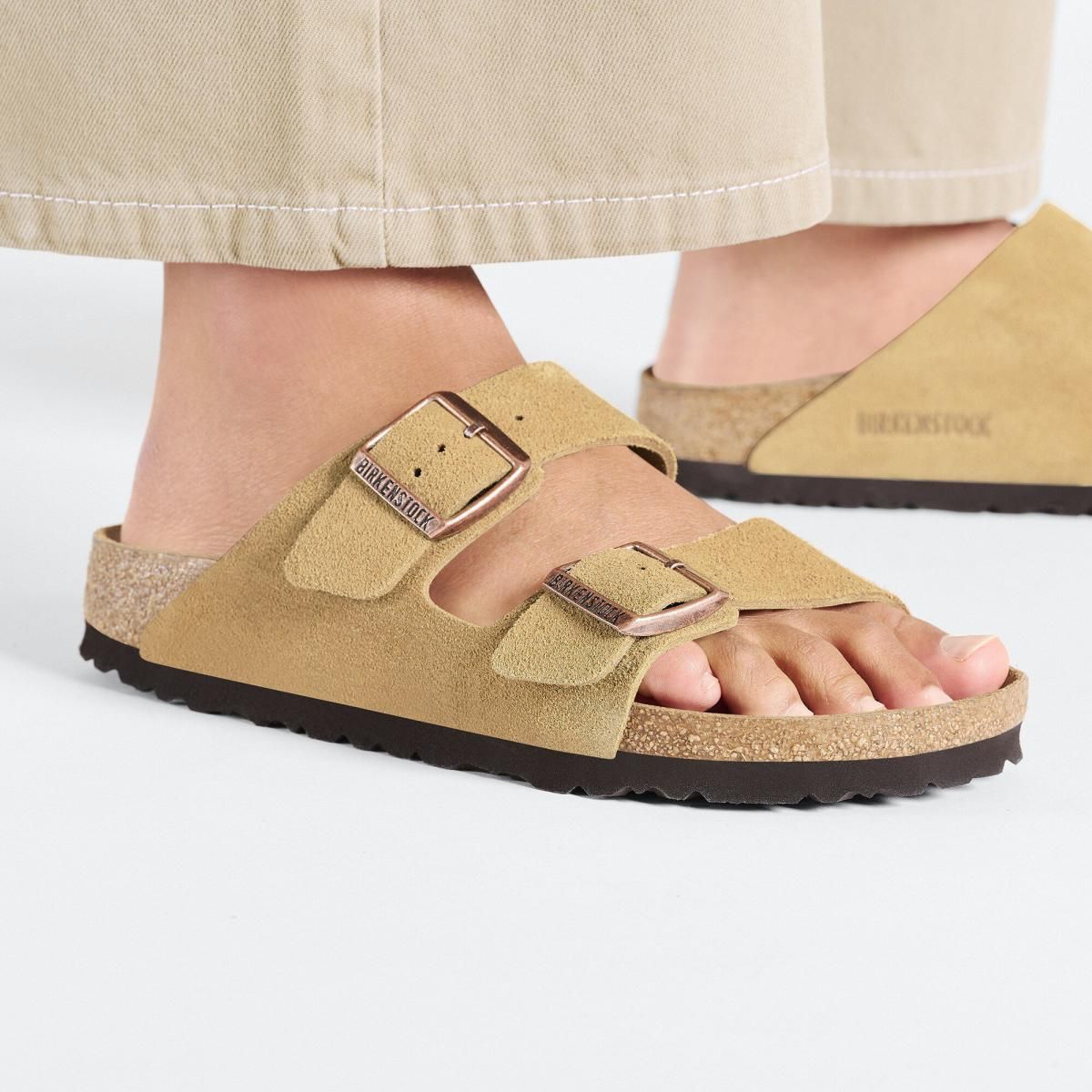 버켄스탁 내추럴 스웨이드 스트랩 샌들 Arizona 1026190/1026174 LATTE CREAM - 상세 이미지 5