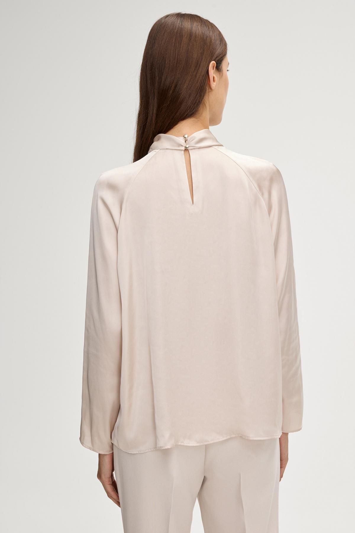 윱 베이지 하이넥 플리츠 블라우스 30049698-10019211-272 ONE COLOR - 상세 이미지 4