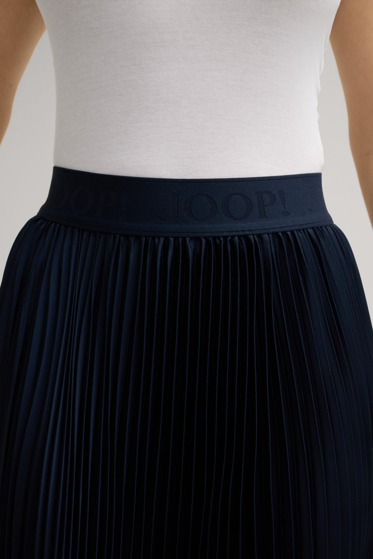 윱 플리츠 네이비 미디 스커트 Salma 30046656-10019211-405 NAVY - 상세 이미지 5