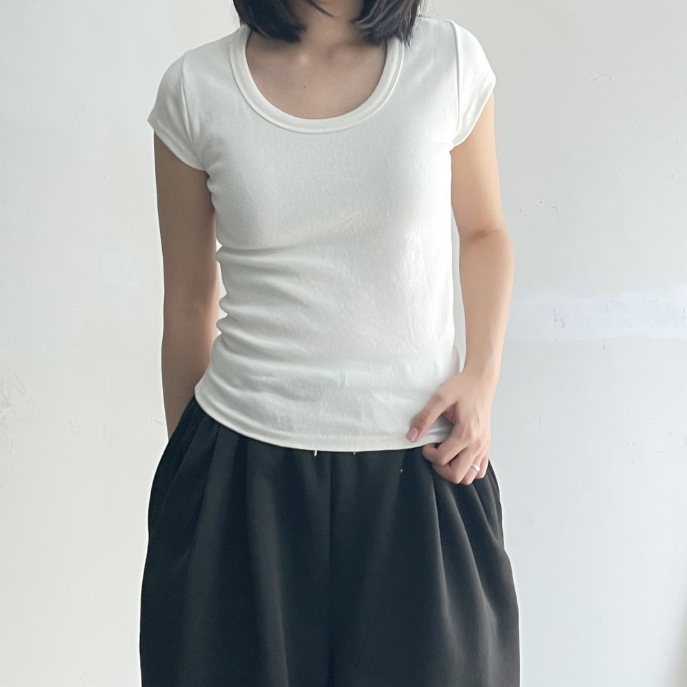 피치기모티셔츠 랍빠티 세미크롭티 이너 유넥 겨울 반팔 티셔츠 - 상품 이미지