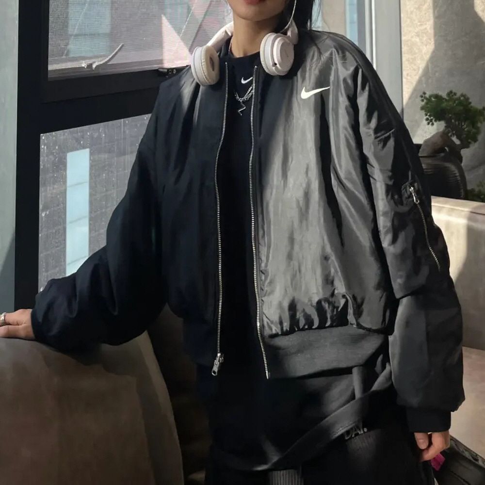 나이키 페이크 퍼 봄버 리버서블 자켓 블랙 FB8693-010 - 상품 이미지