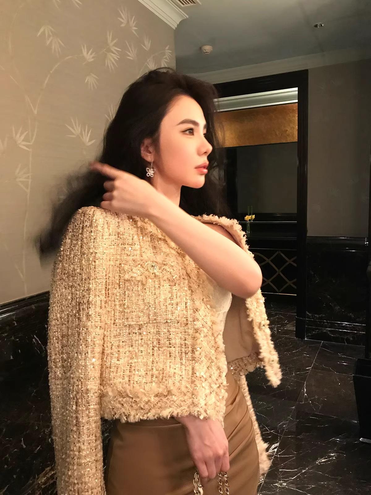 가을 겨울 결혼식 하객룩 라운드넥 트위드 숏 크롭 자켓 샴페인 프리미엄 에디션 S 42.5kg-47.5kg - 상세 이미지 3