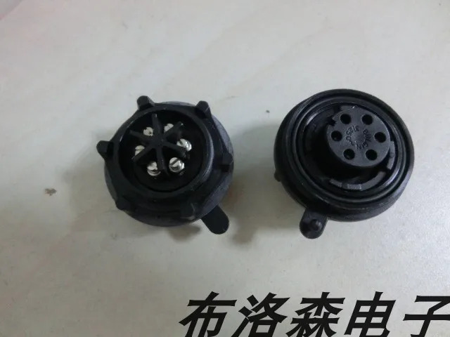 BULGIN PX0738/S 패널 장착 소켓 6P 암 홀더에는 쉘 PX0799 에어 도킹 가능.