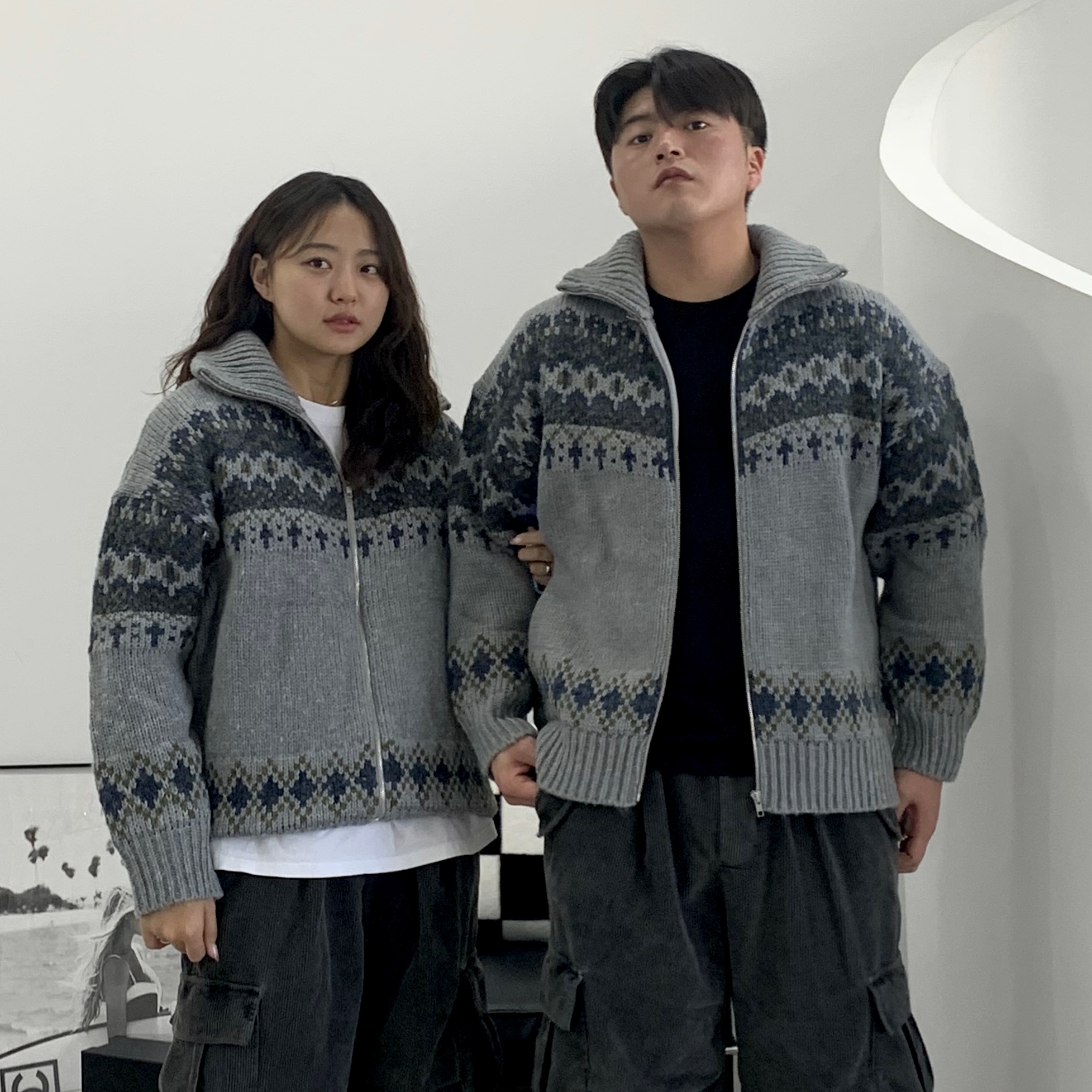 눈꽃 노르딕 하이넥 코위찬 니트집업 커플스웨터 - 메인 이미지