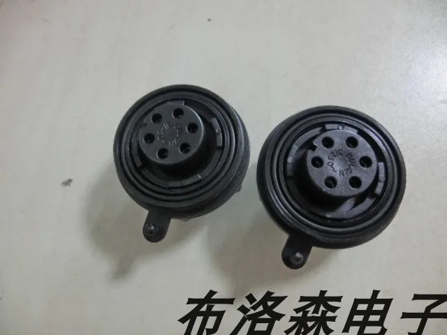 BULGIN PX0738/S 패널 장착 소켓 6P 암 홀더에는 쉘 PX0799 에어 도킹 가능.