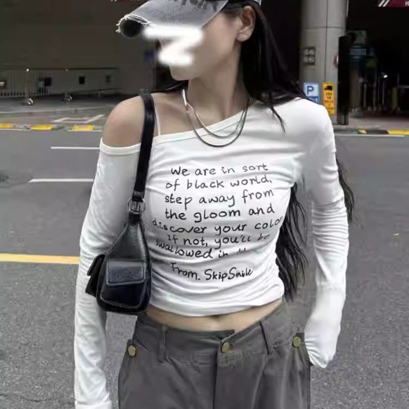 여성 언발 오프숄더 레터링 크롭 니트 긴팔 티셔츠 슬림핏 데일리 간절기 봄 가을 - 상품 이미지