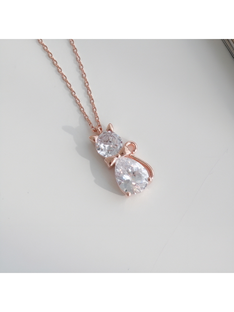 [Color Cubic] 모노그래프 패리스 여성 주얼리 큐빅 펜던트 고양이 핑크 블루 데일리목걸이 White - 상품 이미지
