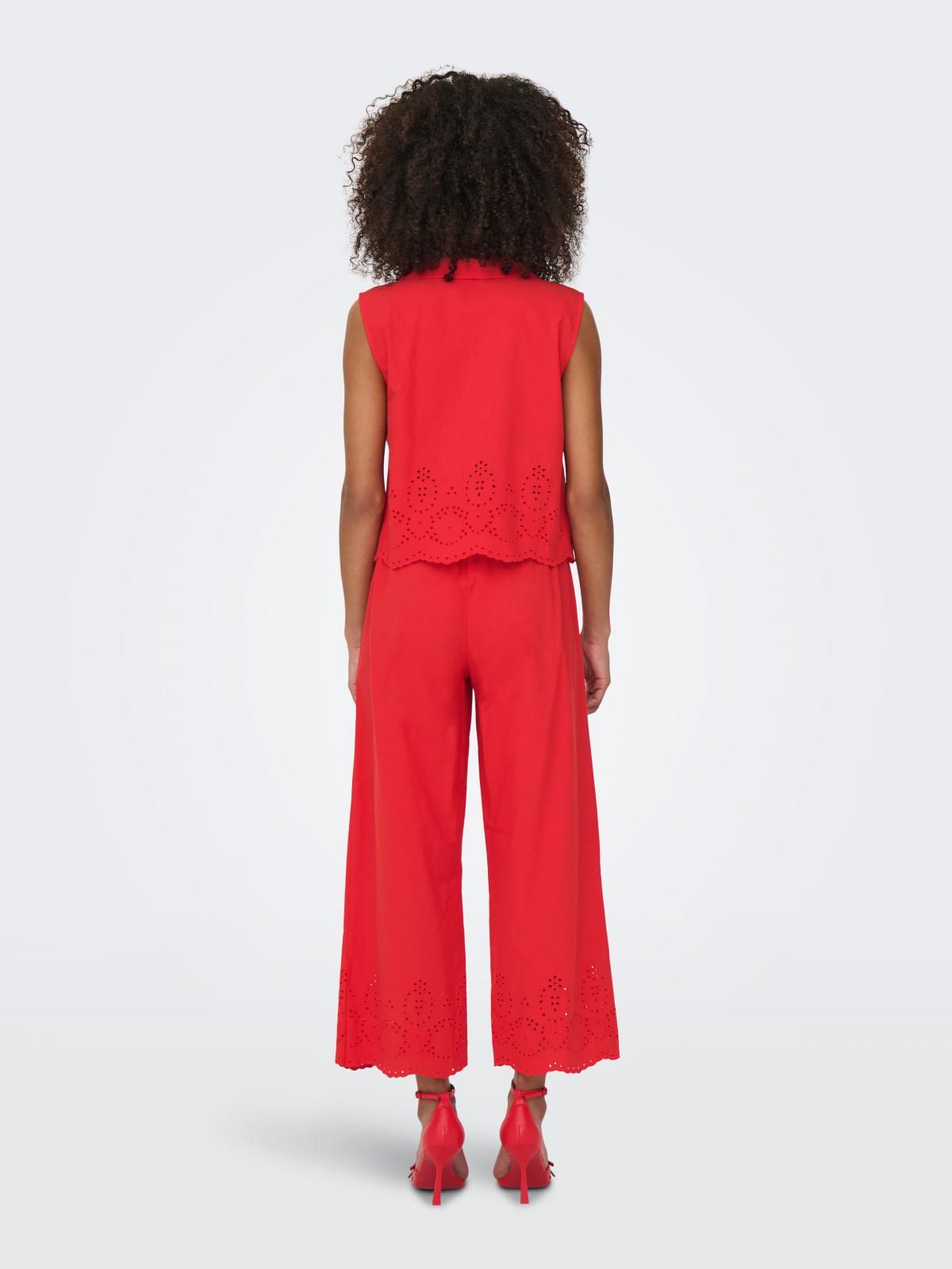 온리 펀칭 자수 슬리브리스 레드 셔츠 15344874_757 RED / HIGH RISK RED - 상세 이미지 2